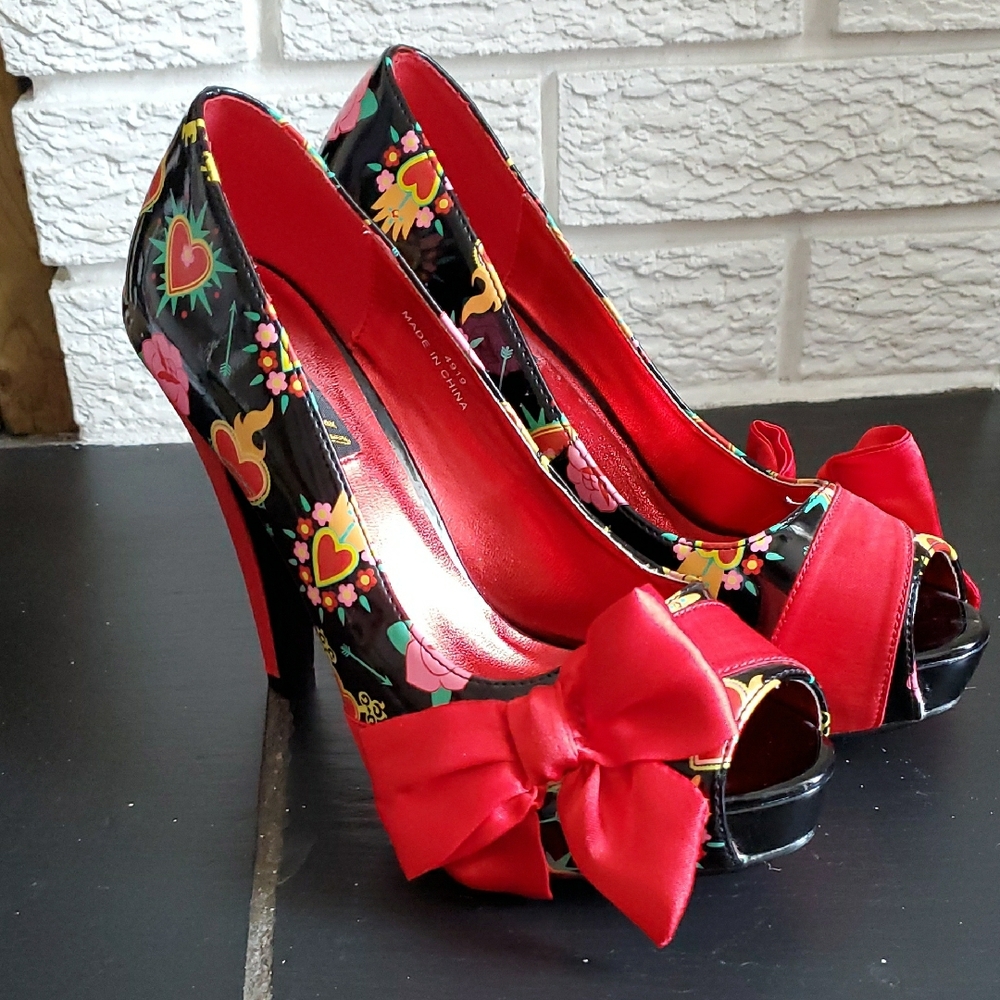 Pin Up Couture Women's Stylish Red and Black Women's Heels With Bow Size 7